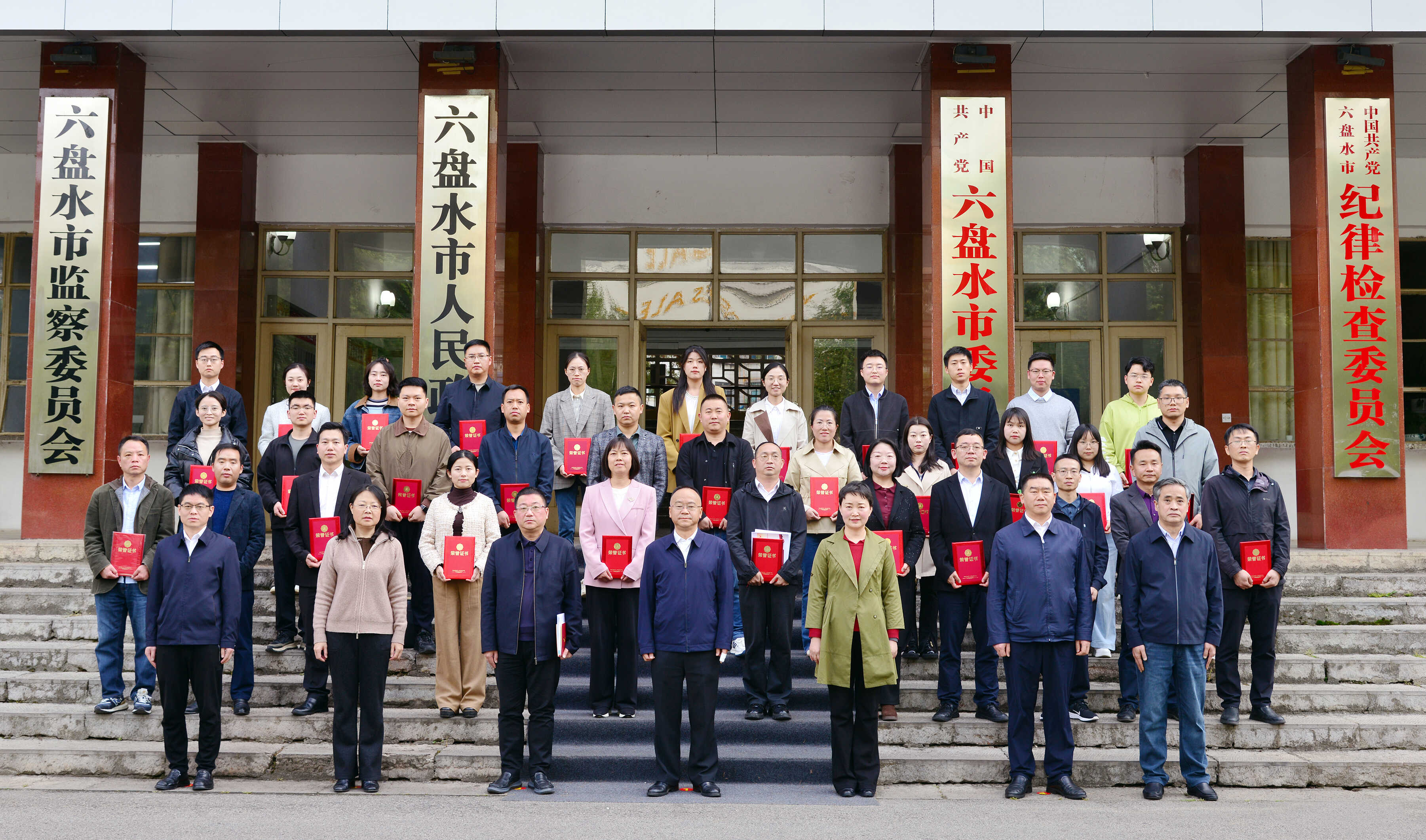 市纪委市监委机关举行2025年五四青年节“青年向前行 · 执纪守初心”青年干部座谈会